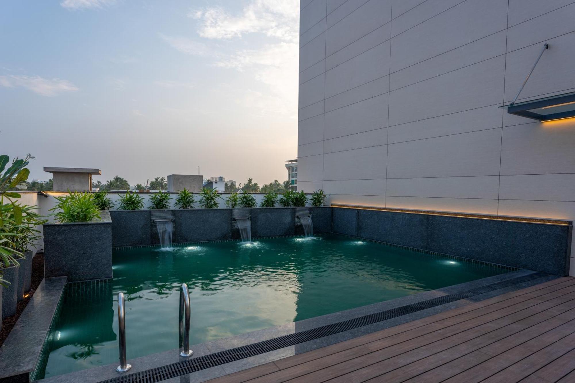 Park Inn & Suites By Radisson Thrissur East Fort Exterior photo