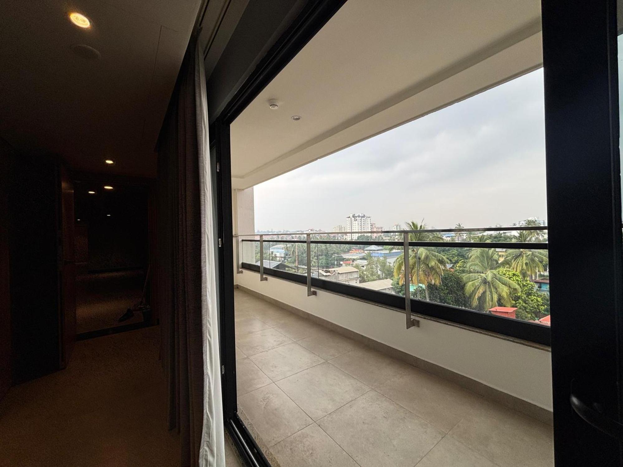 Park Inn & Suites By Radisson Thrissur East Fort Exterior photo