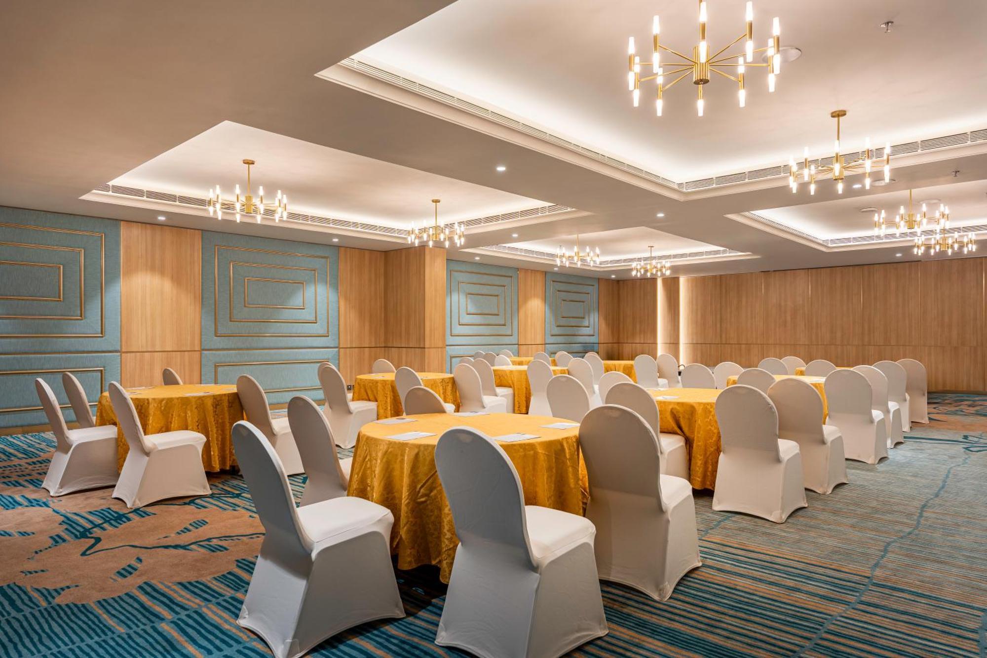 Park Inn & Suites By Radisson Thrissur East Fort Exterior photo