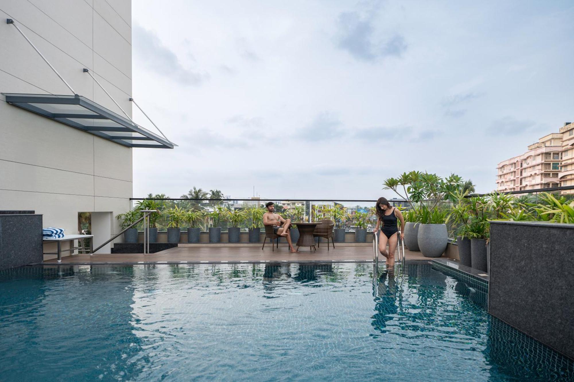Park Inn & Suites By Radisson Thrissur East Fort Exterior photo